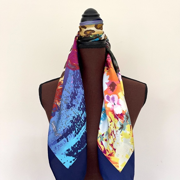 Salvatore Ferragamo Scarf Leopard Flowers Blue Multicolor Silk Wrap - Picture 14 of 15